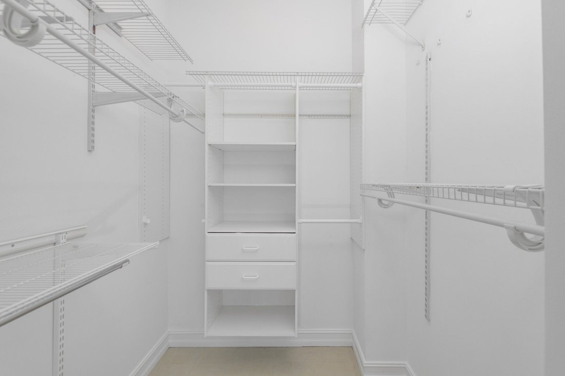 Condo in Miami, Florida, United States 4 - 19076088