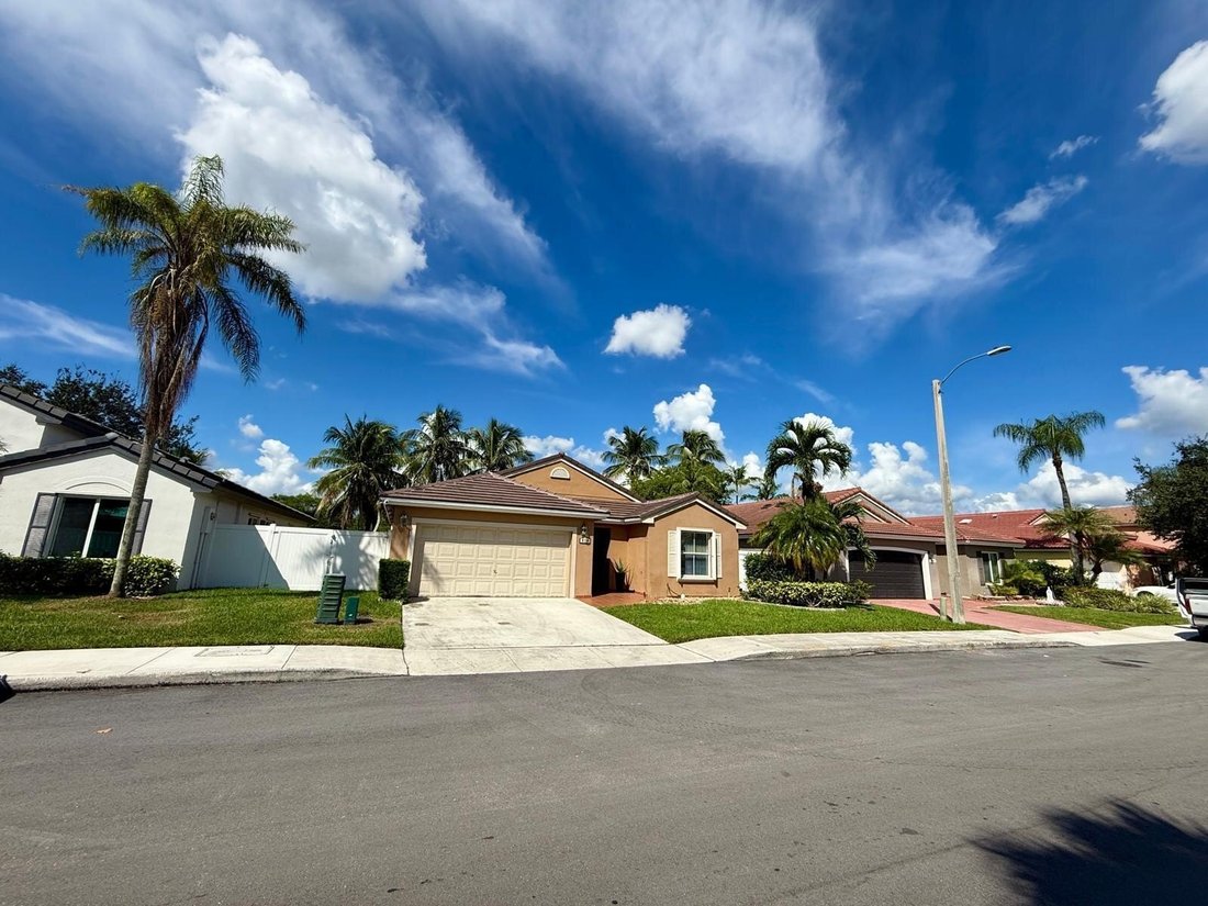 House in Pembroke Pines, Florida, United States 1 - 19083366
