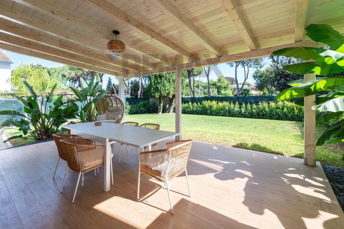 Villa in Infernetto, Rome, Lazio 2 - 19076146