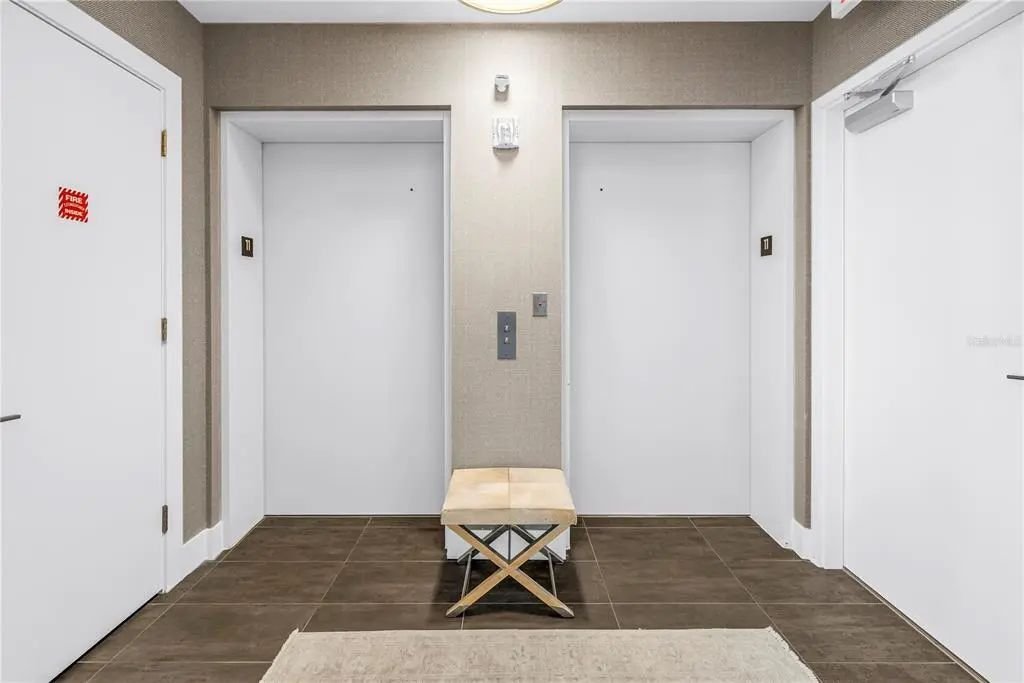 Condo in St. Petersburg, Florida, United States 5 - 19082292