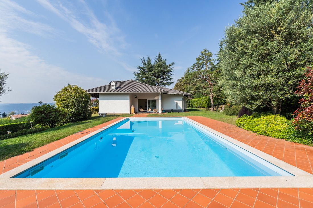 Villa en Lisanza, Lombardía, Italia 1 - 19078708