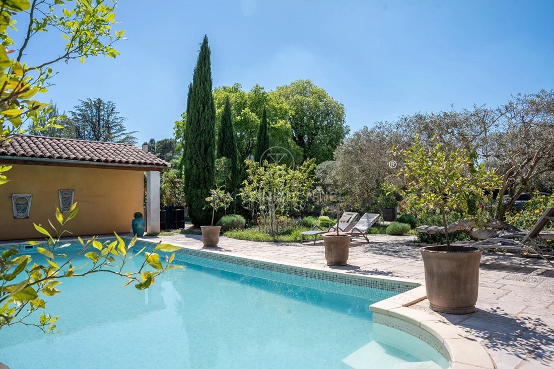 Villa in Saint-Rémy-de-Provence, Provence-Alpes-Côte d'Azur, France 4 - 19077914