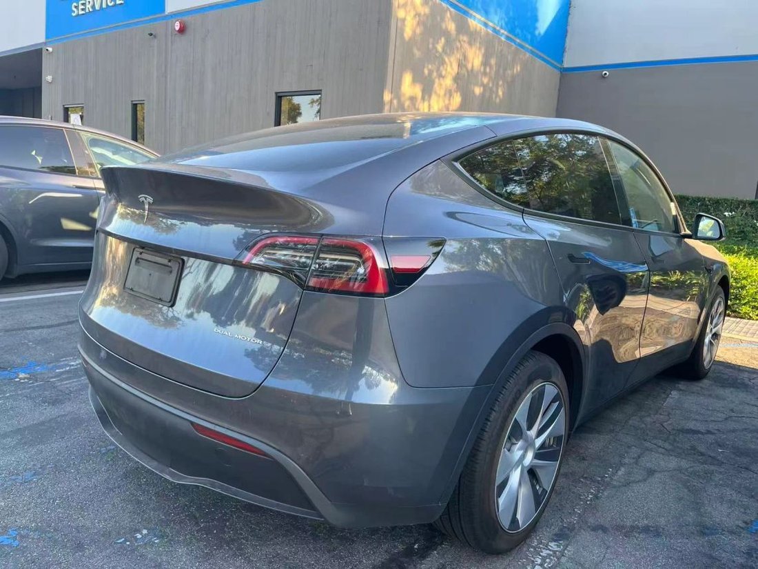Suv in Costa Mesa, CA, United States 2 - 19081677