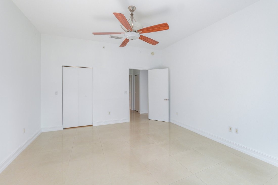 Condo in Miami, Florida, United States 3 - 19076088