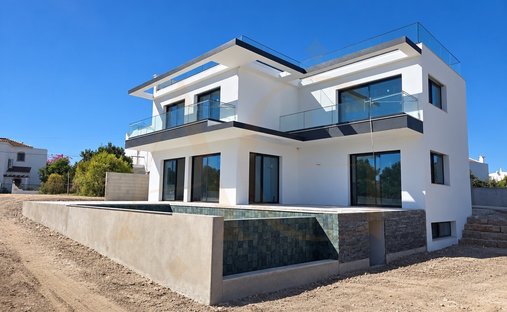 House in Faro (Se e Sao Pedro), Algarve, Portugal 1