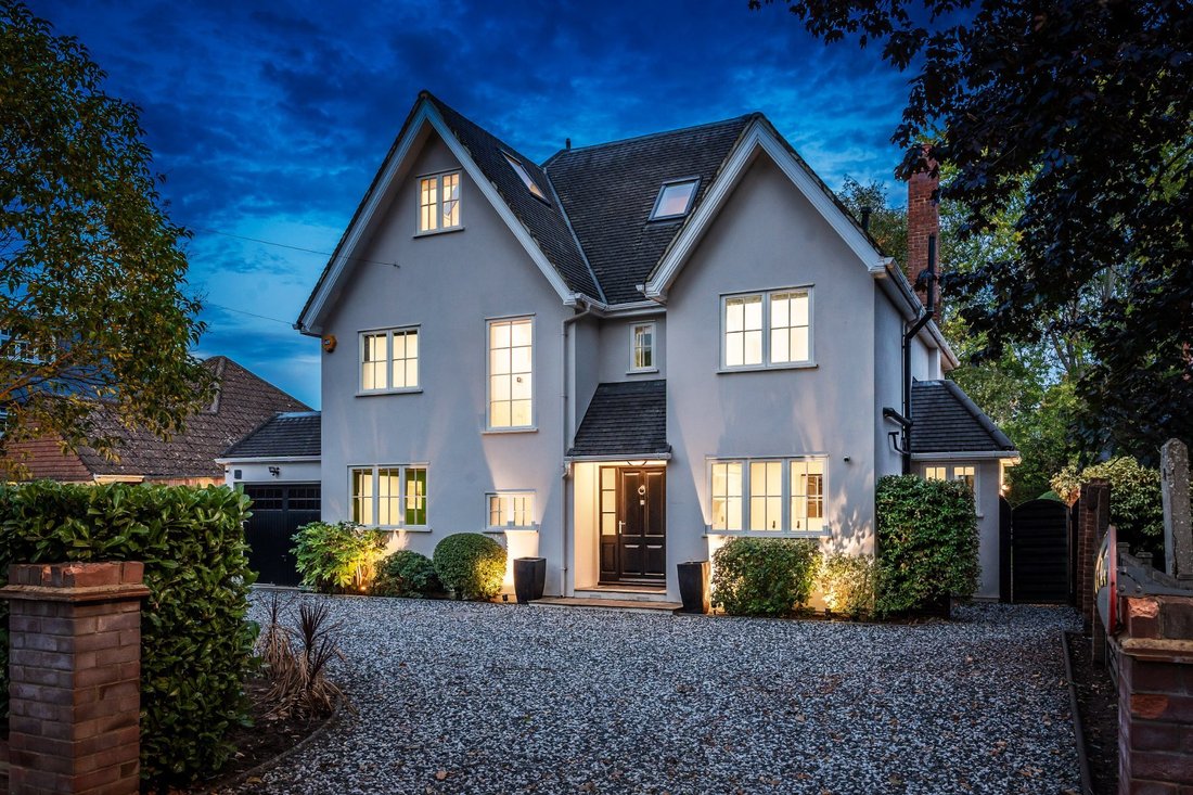 Haus in Thistlecroft, Elmbridge, England 1 - 19080928