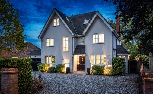 Haus in Thistlecroft, Elmbridge, England 1