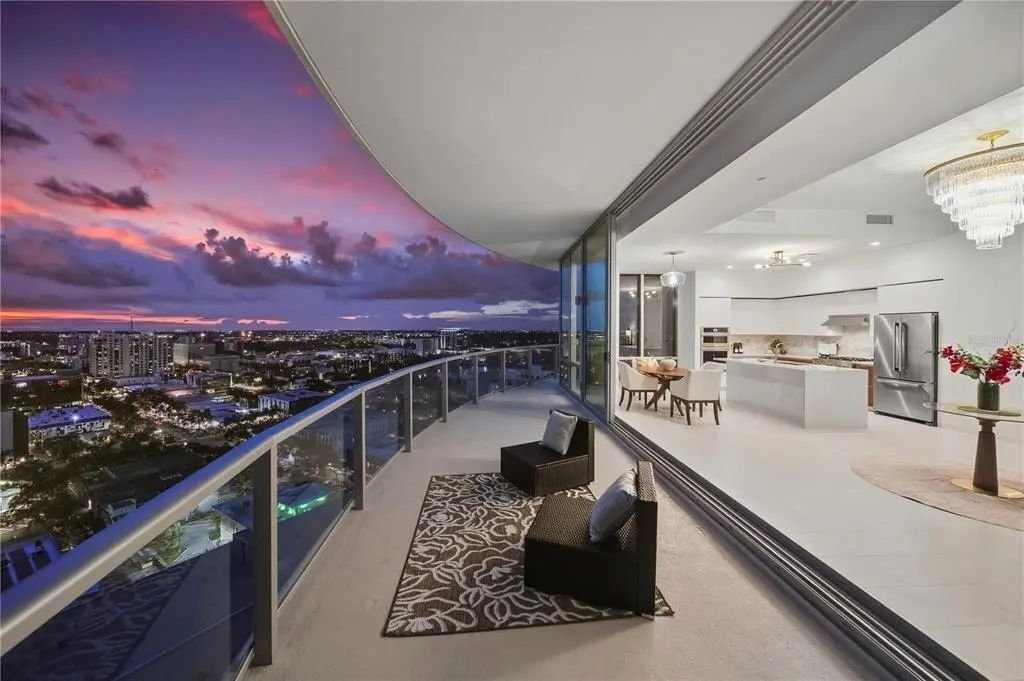 Condo in St. Petersburg, Florida, United States 5 - 19082356