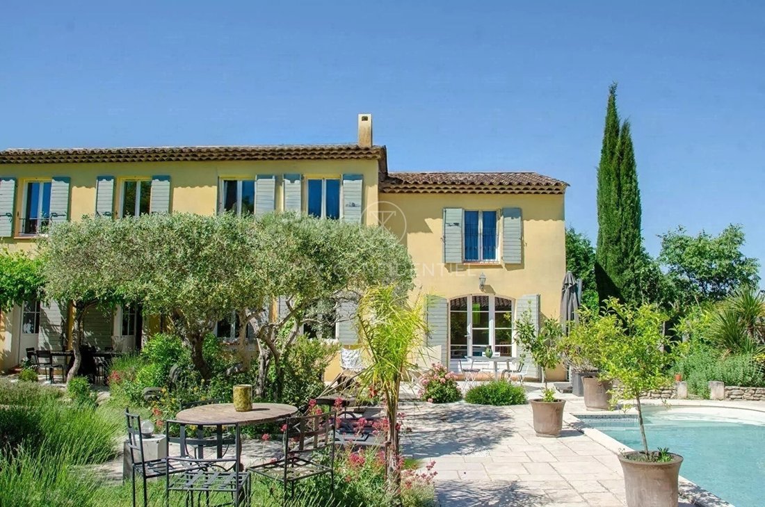 Villa in Saint-Rémy-de-Provence, Provence-Alpes-Côte d'Azur, France 2 - 19077914