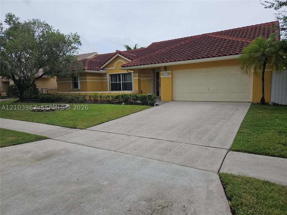 Casa a Pembroke Pines, Florida, Stati Uniti 1 - 19078810
