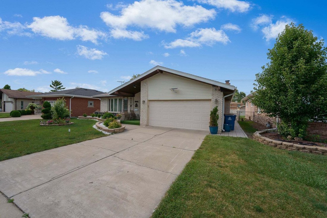 House in Oak Lawn, Illinois, United States 2 - 19082788