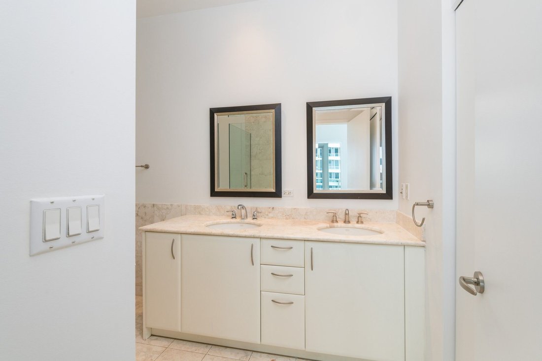 Condo in Miami, Florida, United States 5 - 19076088