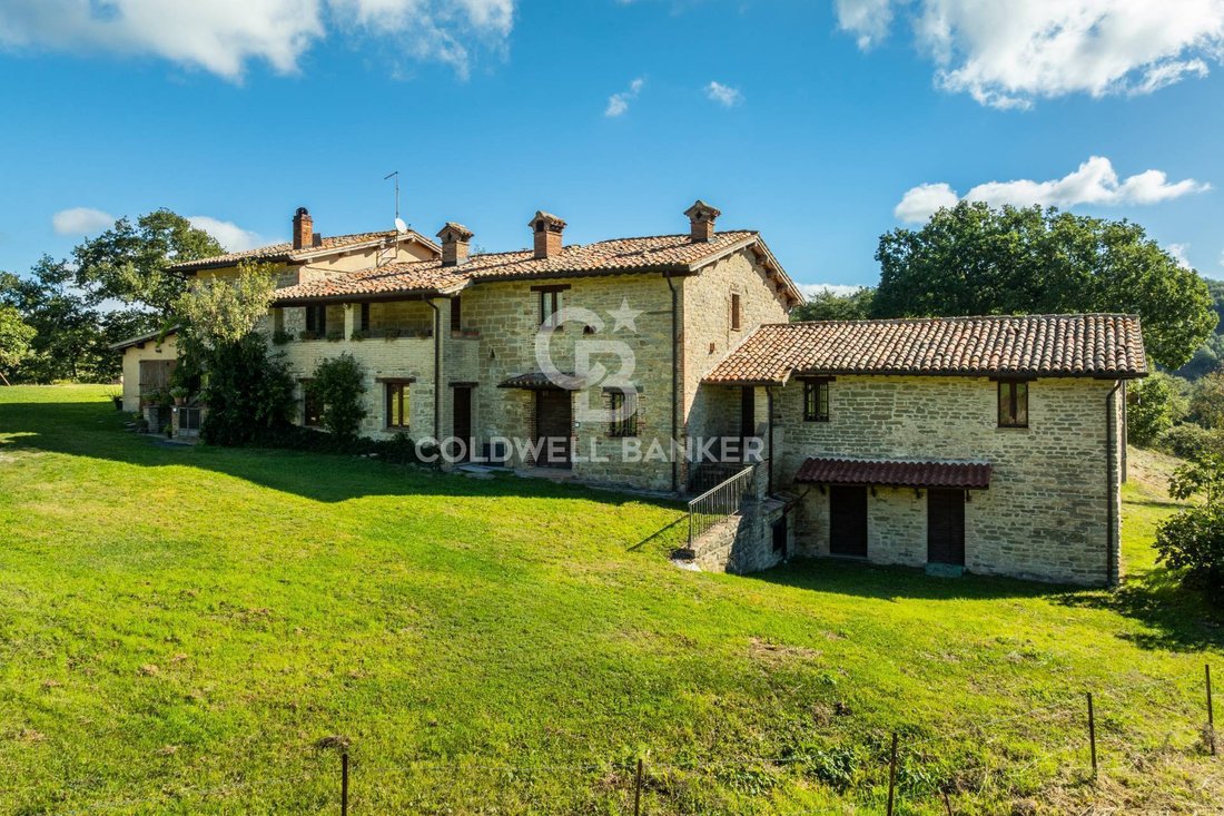 Casa di campagna a Gubbio, Umbria, Italia 1 - 19076212