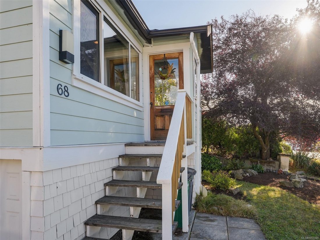 House in Saanich, British Columbia, Canada 2 - 19077434