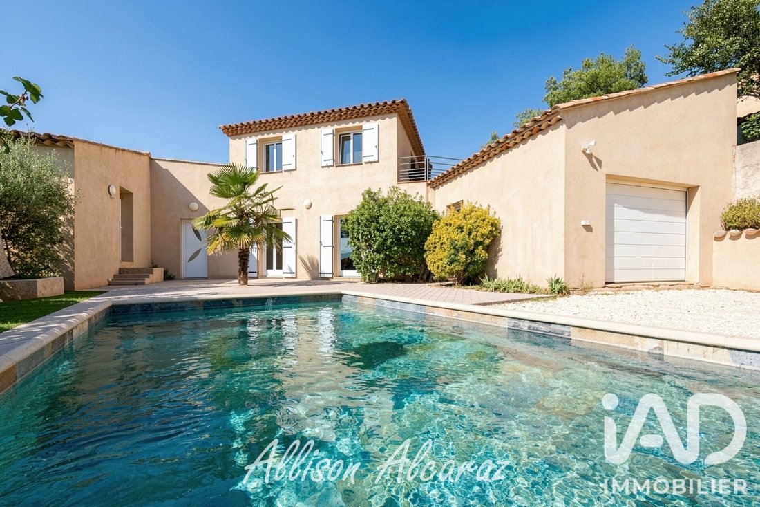 Casa en Pierrefeu-du-Var, Provenza-Alpes-Costa Azul, Francia 1 - 19078313