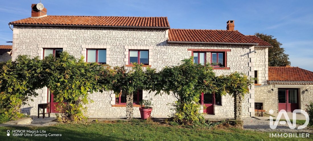 Maison à Sérigny, Nouvelle-Aquitaine, France 1 - 19078363