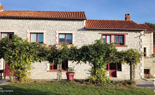 Maison à Sérigny, Nouvelle-Aquitaine, France 1
