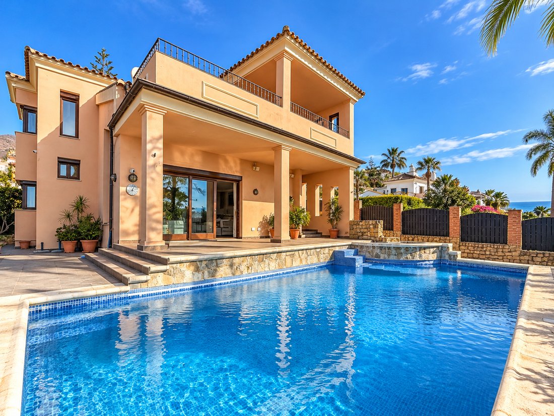 Villa in Estepona, Andalusia, Spain 1 - 19077385