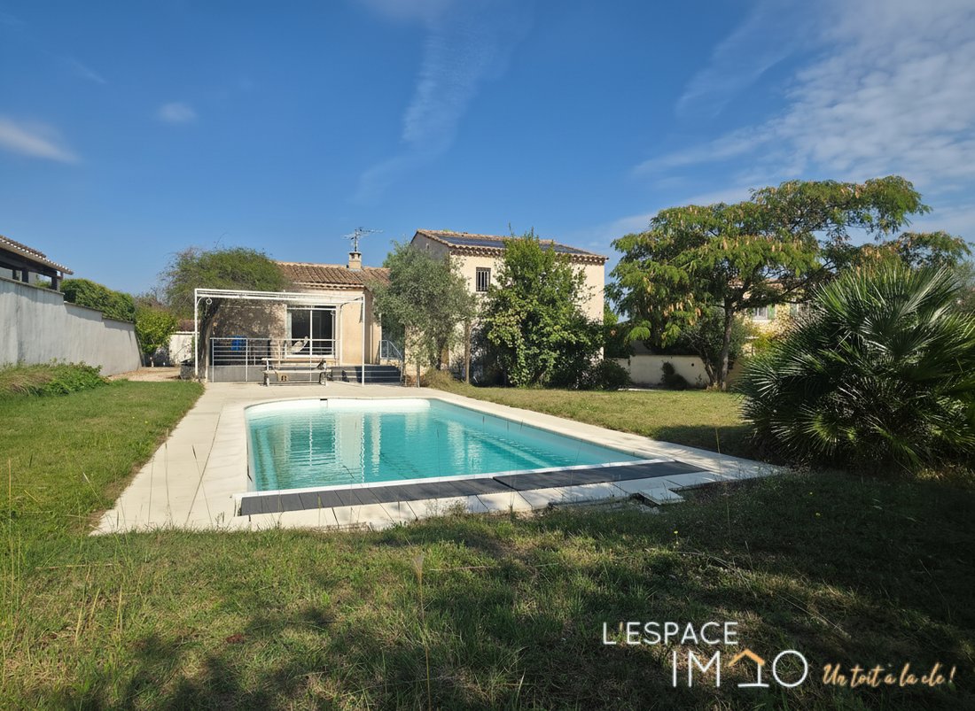 House in Saint-Saturnin-lès-Avignon, Provence-Alpes-Côte d'Azur, France 1 - 19077217
