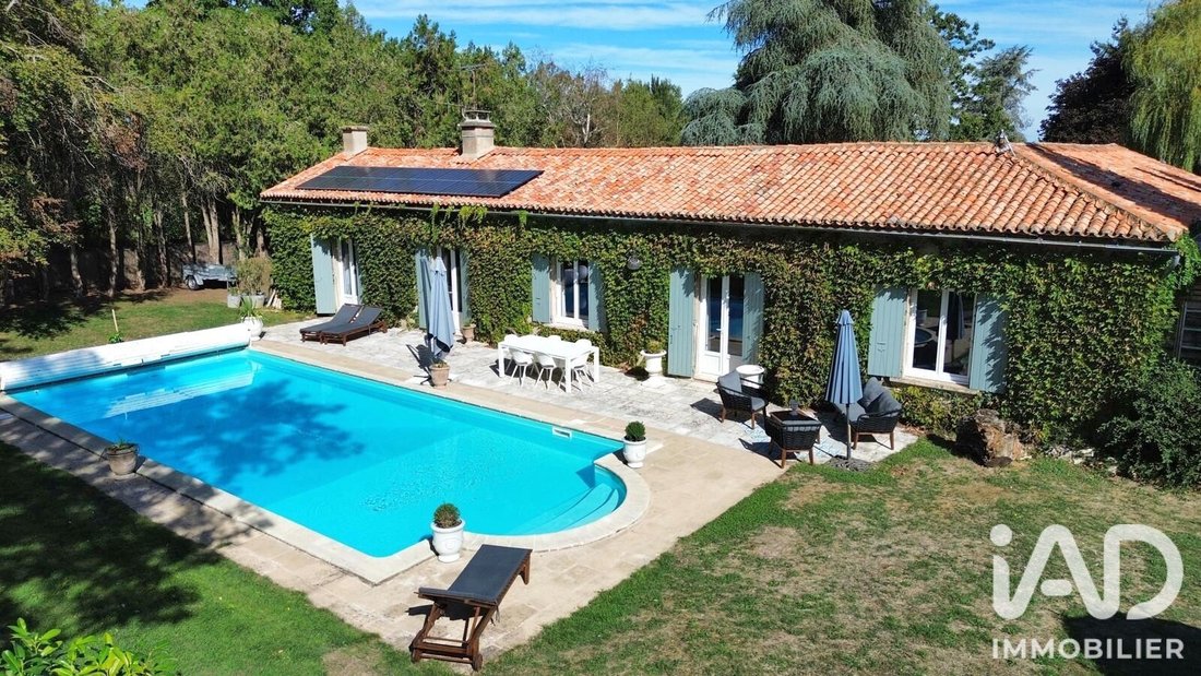 Casa en Vouillé, Nueva Aquitania, Francia 1 - 19078271