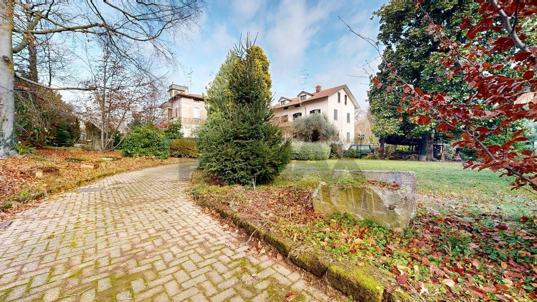 Villa a Venegono Superiore, Lombardia, Italia 3 - 19076132