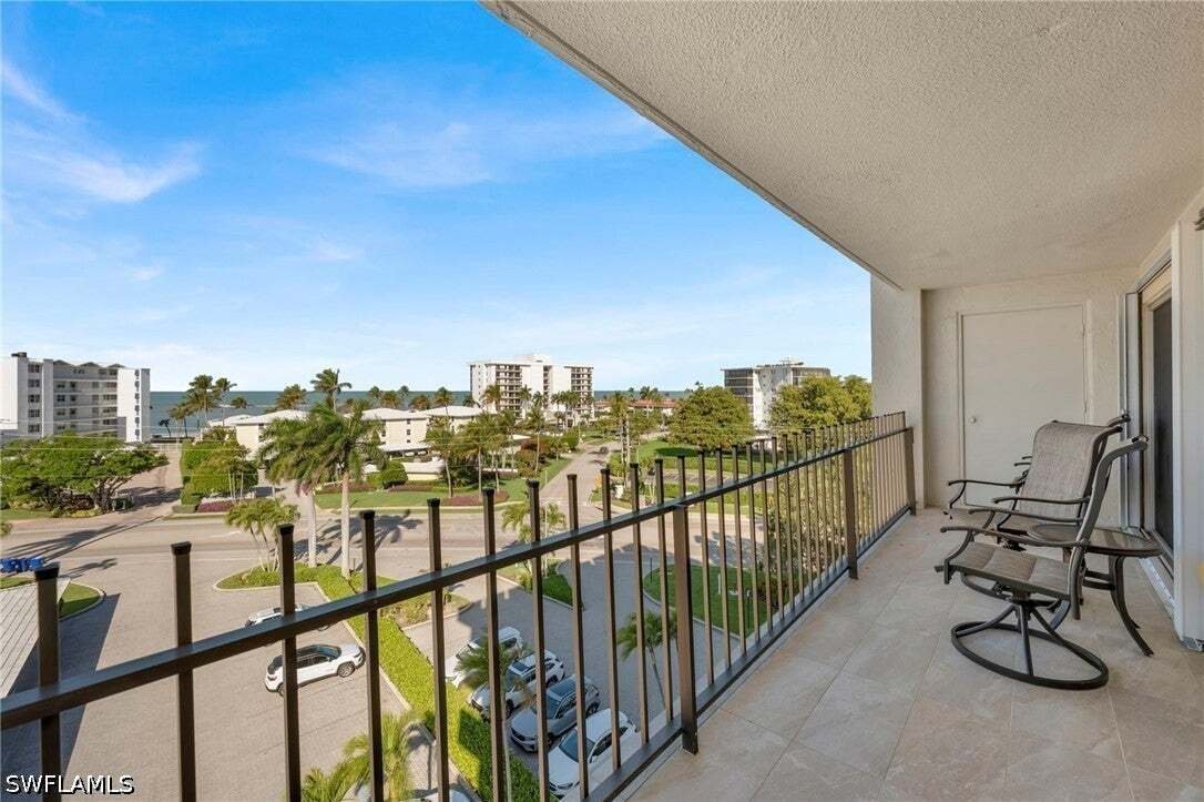 Cooperativa en Naples, Florida, Estados Unidos 3 - 19085704