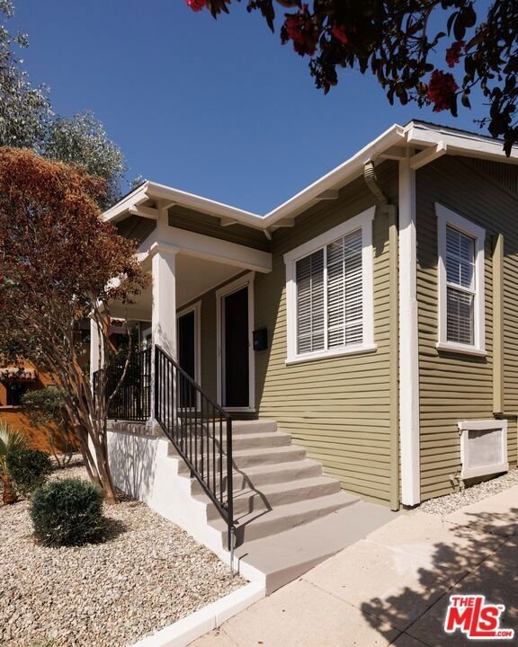 Los Angeles, California, United States 2 - 19080788