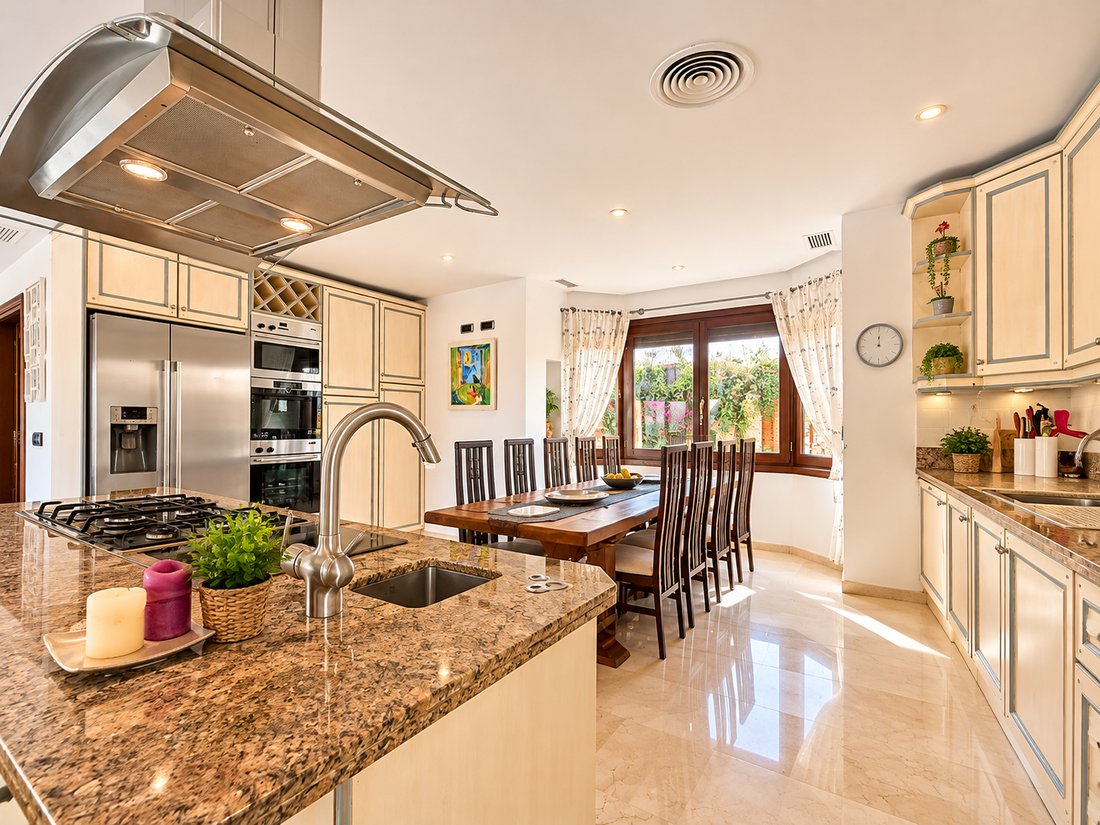 Villa in Estepona, Andalusia, Spain 3 - 19077385