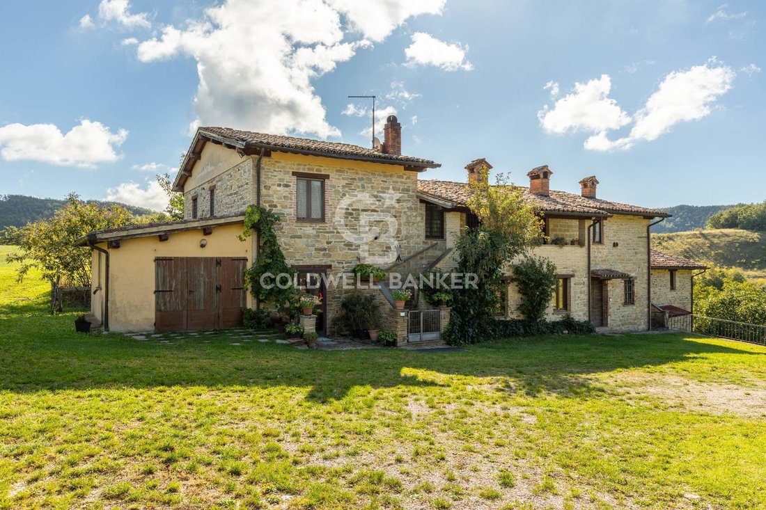 Casa di campagna a Gubbio, Umbria, Italia 2 - 19076212