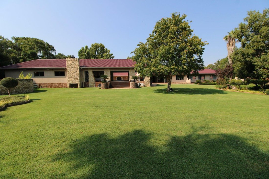Rancho en Van Der Hoff Park, Noroeste, Sudáfrica 1 - 19084923