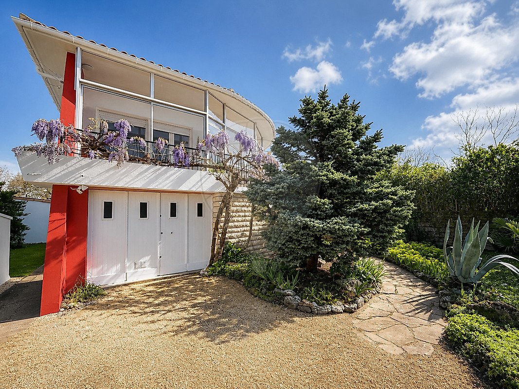 Villa in Saint-Palais-sur-Mer, Nouvelle-Aquitaine, France 1 - 19077317