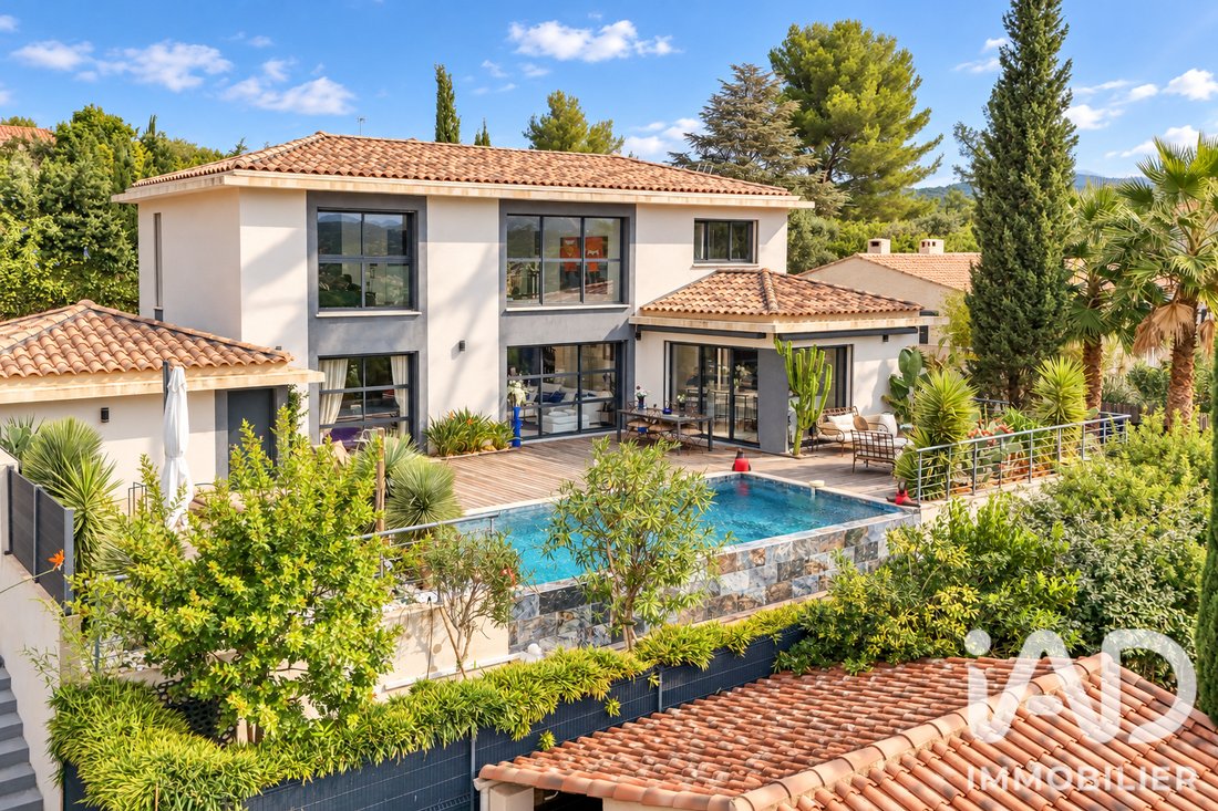 House in Saint-Cyr-sur-Mer, Provence-Alpes-Côte d'Azur, France 2 - 19078273