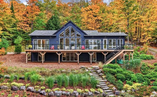 House in Lake of Bays, Ontario, Canada 1