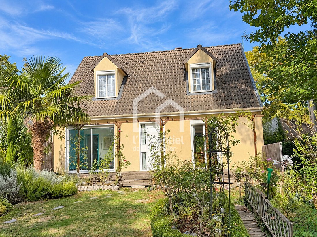 House in Vaux-sur-Seine, Ile-de-France, France 1 - 19082897