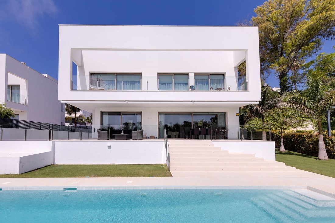 Villa in San Pedro de Alcantara, Andalusia, Spain 3 - 19083086