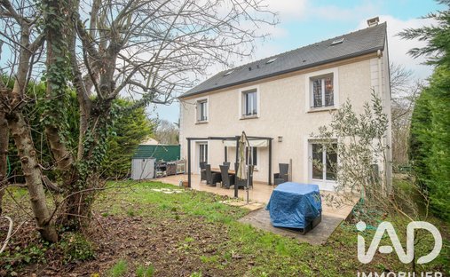House in Mandres-les-Roses, Ile-de-France, France 1