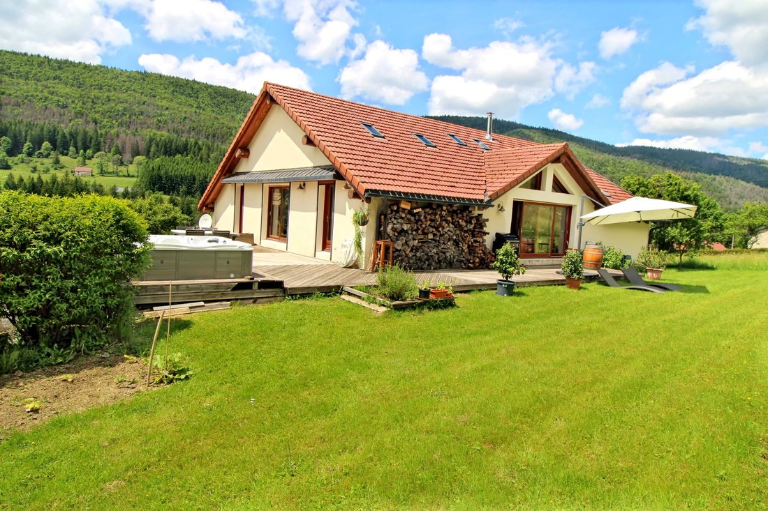 Haus in Mijoux, Auvergne-Rhone-Alpen, Frankreich 1 - 19083855
