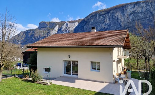 House in Magland, Auvergne-Rhône-Alpes, France 1