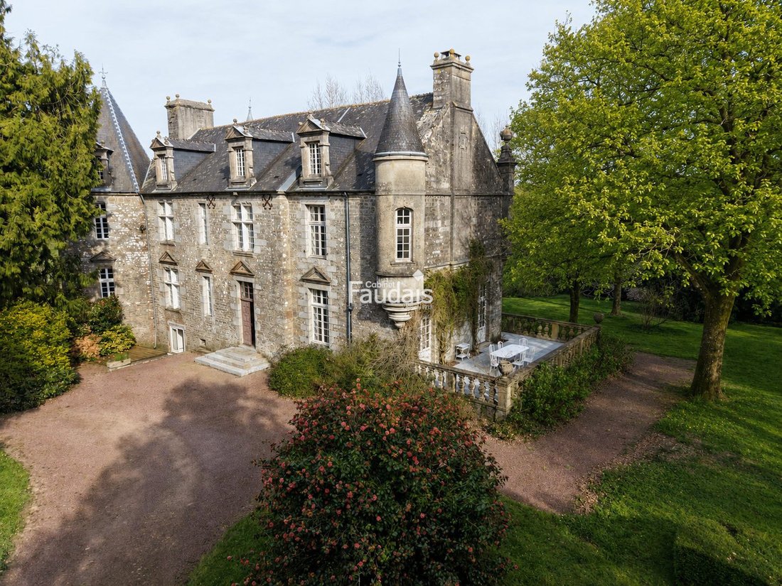 Castello a Saint-Hilaire-du-Harcouët, Normandia, Francia 1 - 18456891
