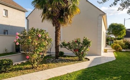 Haus in Est, Ecouen, Frankreich 1