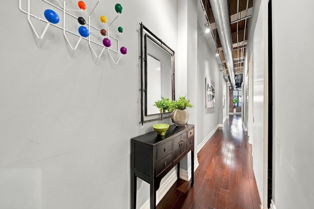 Condo in Toronto, Ontario, Canada 2 - 19085404