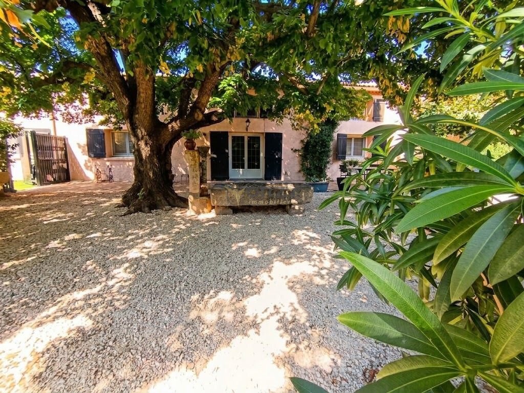 Country House in Noves, Provence-Alpes-Côte d'Azur, France 4 - 19076541