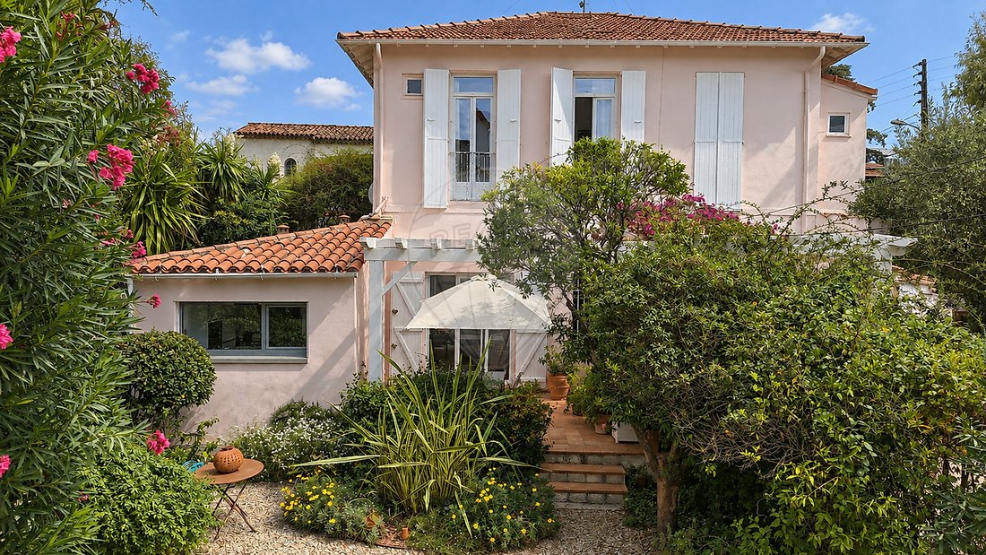 Casa en Antibes, Provenza-Alpes-Costa Azul, Francia 1 - 19079383