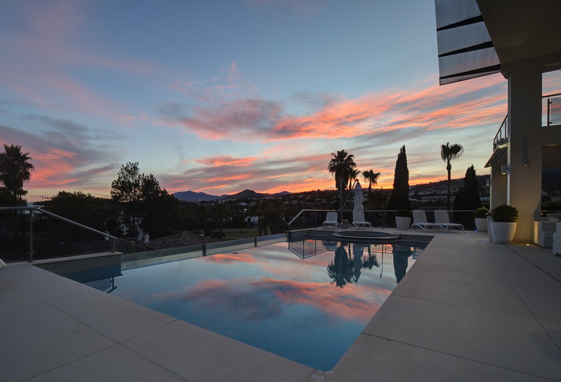 Villa in Nueva Andalucía, Marbella, Spanien 5 - 19082618