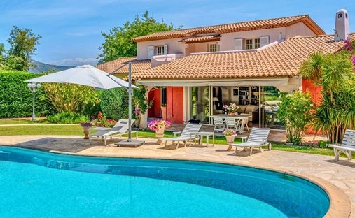 Villa en Le Rouret, Provenza-Alpes-Costa Azul, Francia 1