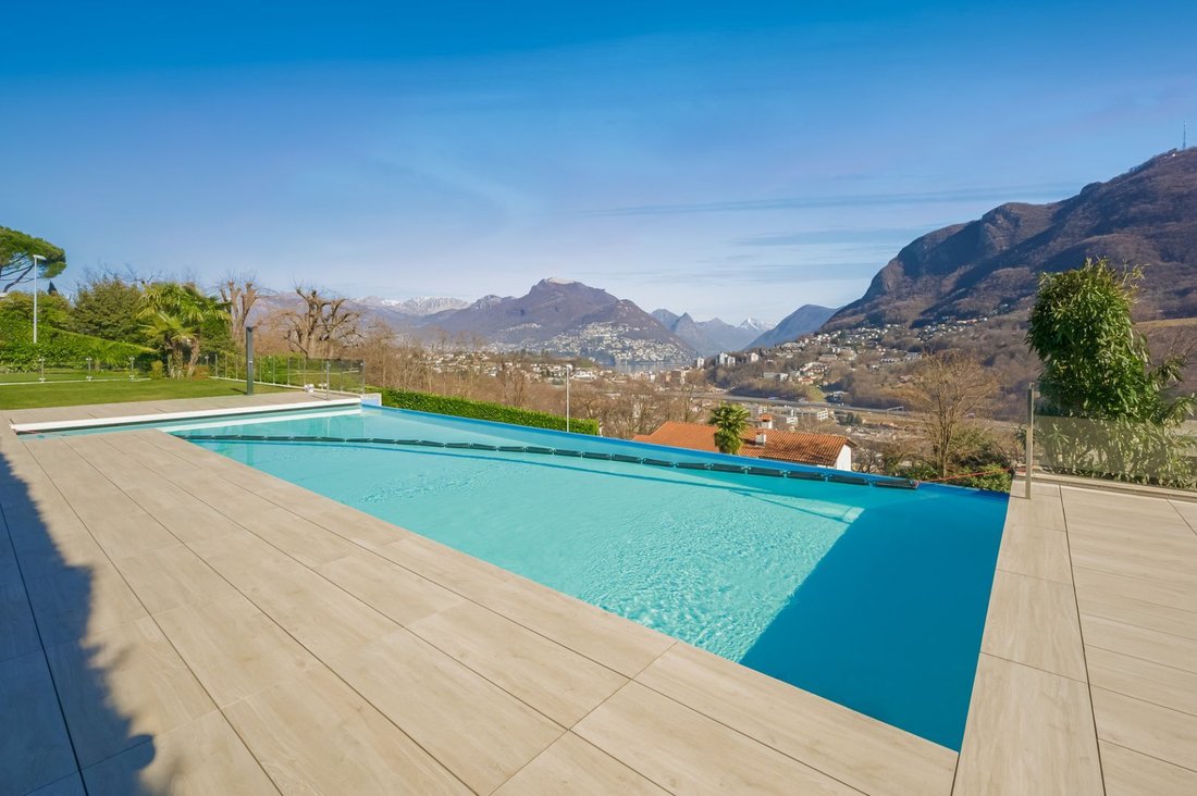 Apartment in Montagnola, Collina d'Oro, Ticino 3 - 19083740
