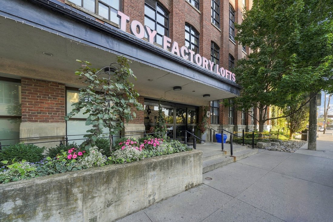 Condo in Toronto, Ontario, Canada 1 - 19085404