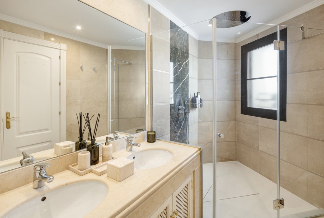 Villa in La Quinta, Benahavís, Andalusien 5 - 19077770