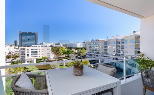 Apartment in Oeiras e Sao Juliao da Barra, Paco de Arcos e Caxias, Lisbon, Portugal 1