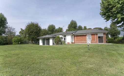 Villa in Molteno, Lombardy, Italy 1